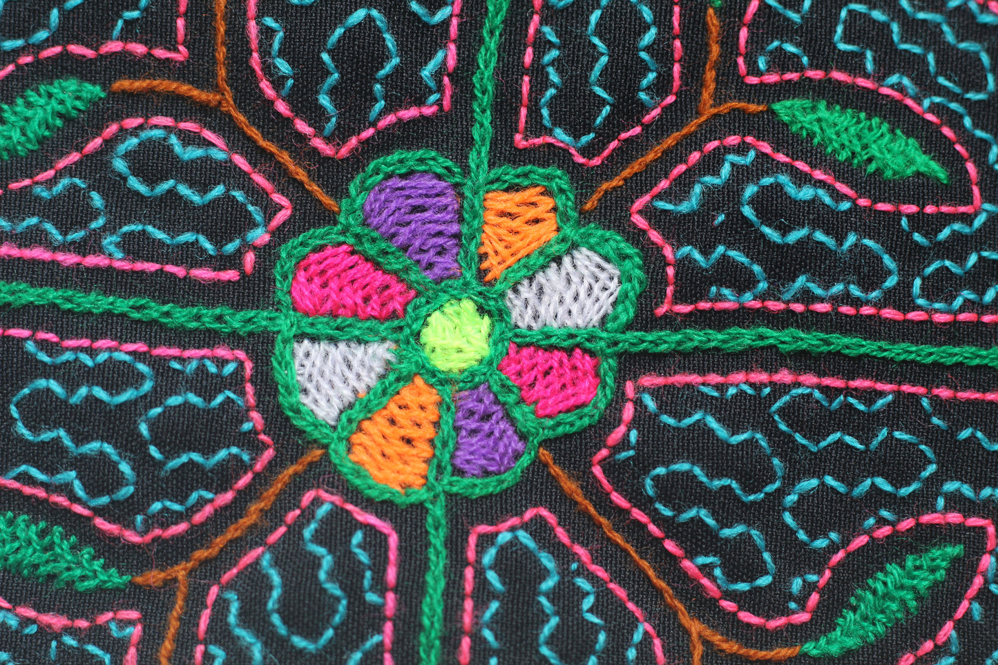 Shipibo Conibo Aufnäher - 20,5cm Diameter - "Arcoiris Flor" - Sacred Weavings