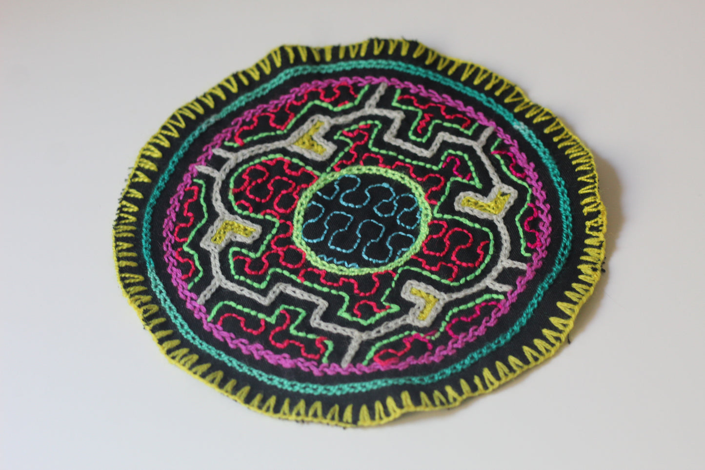 Shipibo Aufnäher - 14cm Diameter - Papa Inti - Sacred Weavings