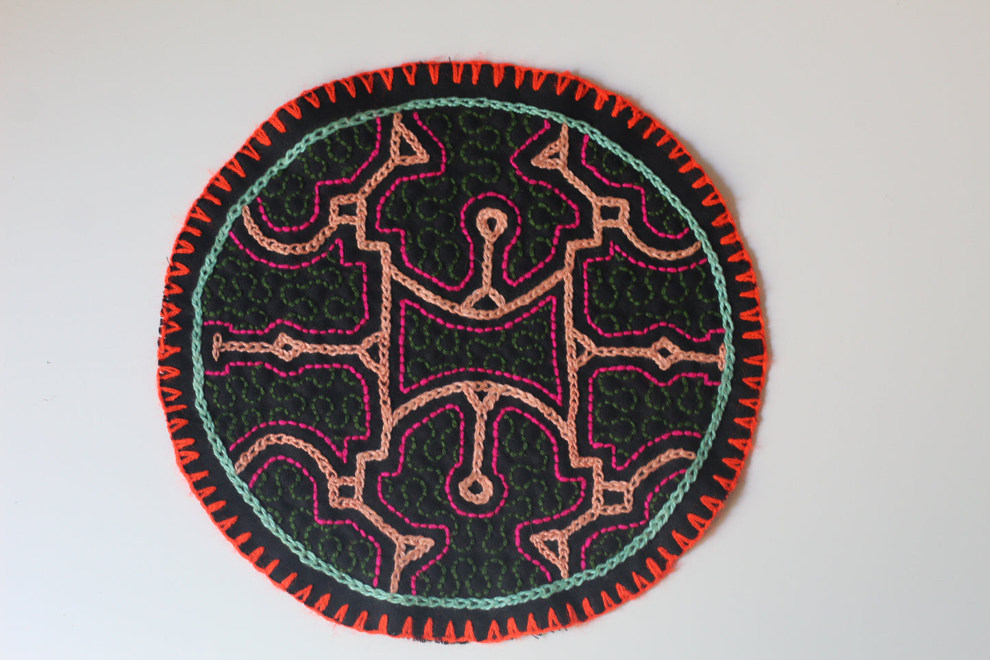 Shipibo Aufnäher - 20cm Diameter - Geschichte der Berge - Sacred Weavings