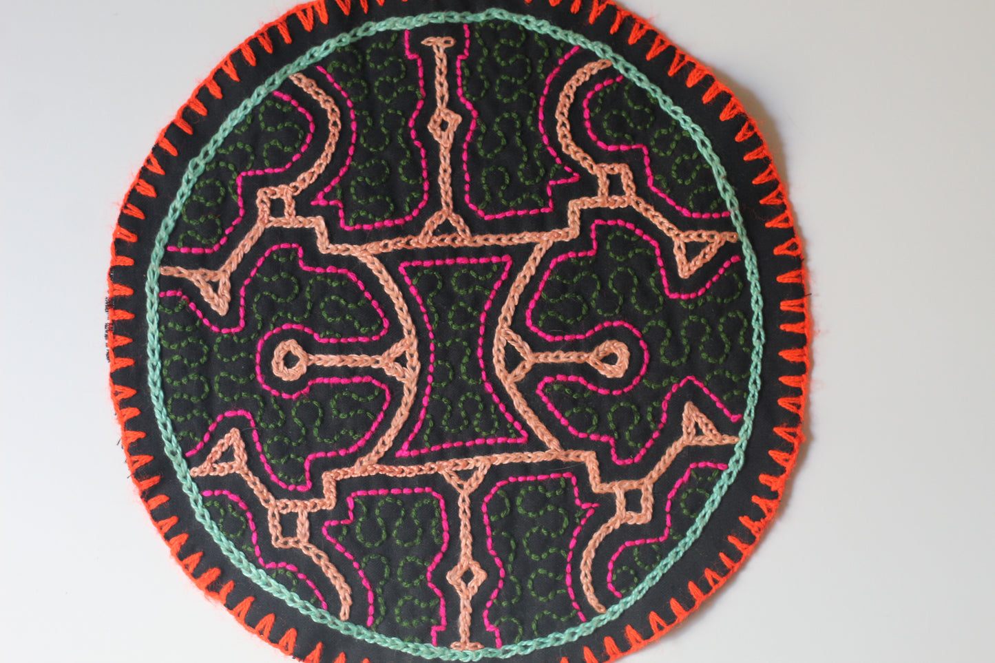 Shipibo Aufnäher - 20cm Diameter - Geschichte der Berge - Sacred Weavings