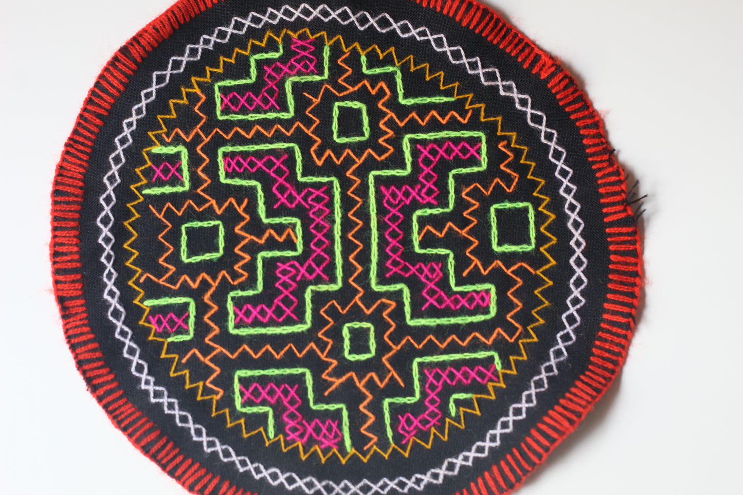 Shipibo Aufnäher - 13cm Diameter - Mariposita - Sacred Weavings