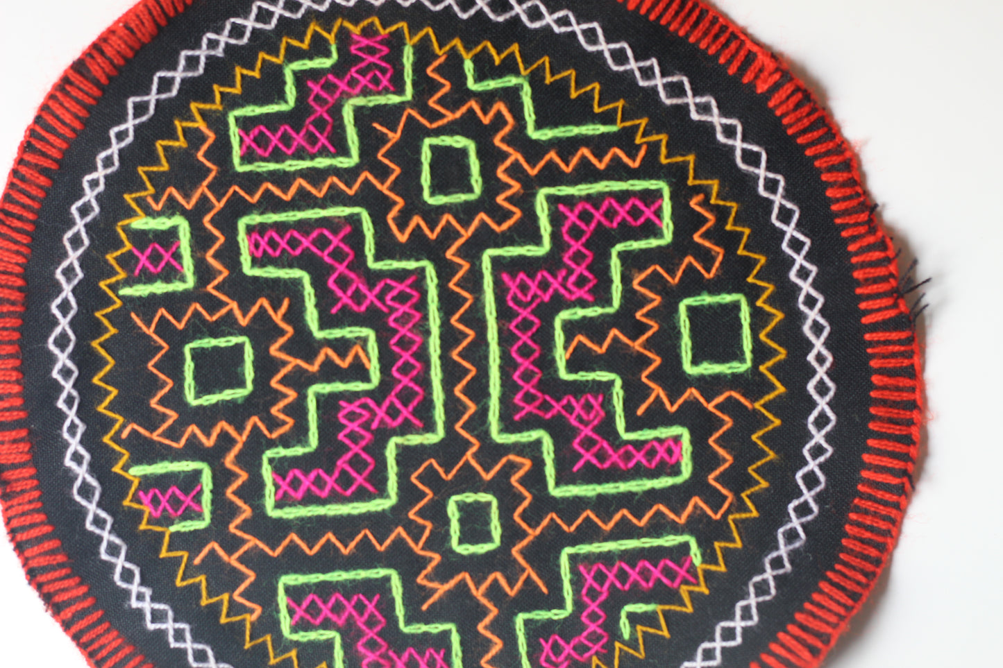 Shipibo Aufnäher - 13cm Diameter - Mariposita - Sacred Weavings