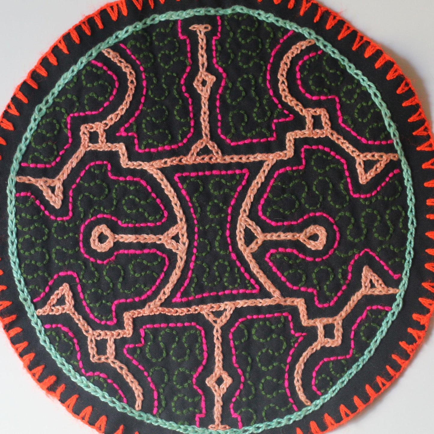 Shipibo Aufnäher - 20cm Diameter - Geschichte der Berge - Sacred Weavings