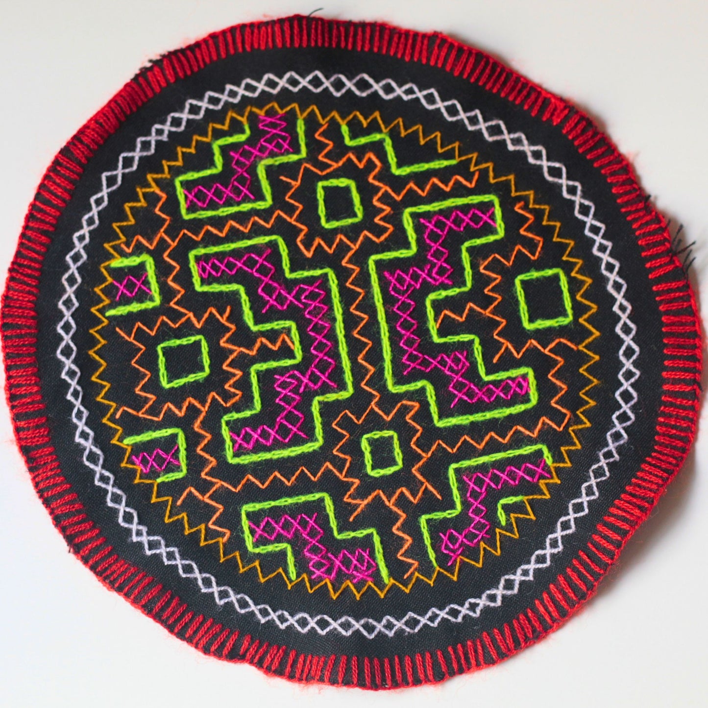 Shipibo Aufnäher - 13cm Diameter - Mariposita - Sacred Weavings