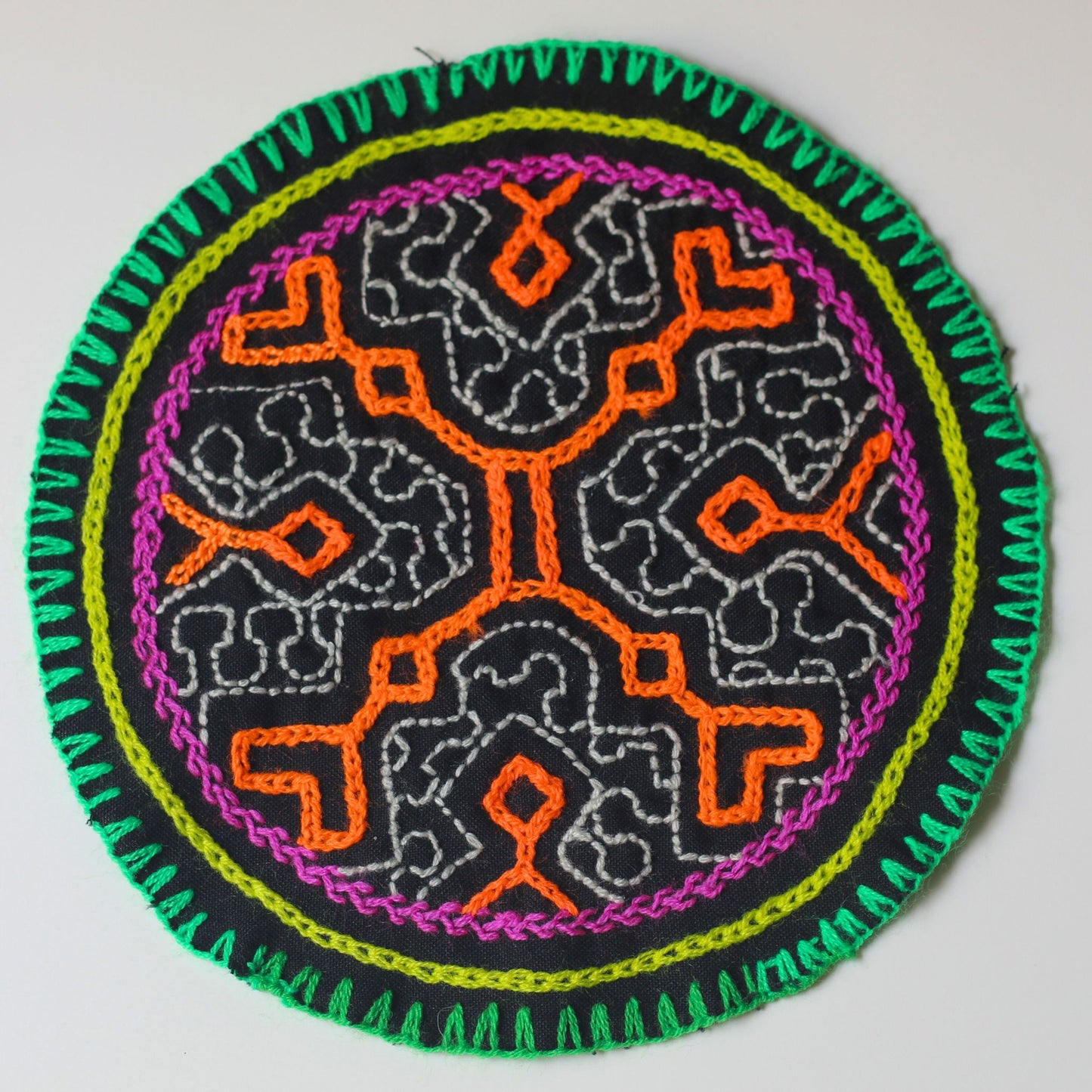 Shipibo Aufnäher - 13cm Diameter - Color de la Selva - Sacred Weavings