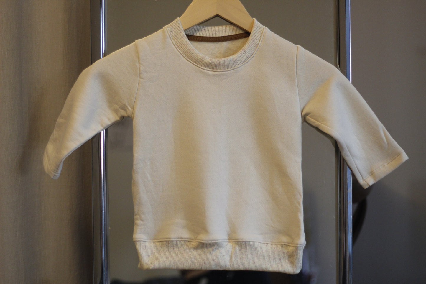 Heidelbeeren Blauer Baumwollpullover für Kinder, Handgefertigt aus Pima Fleece. - Sacred Weavings