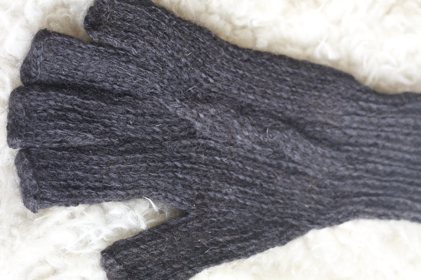 Fingerlose Handschuhe aus Alpaka Wolle - Sacred Weavings