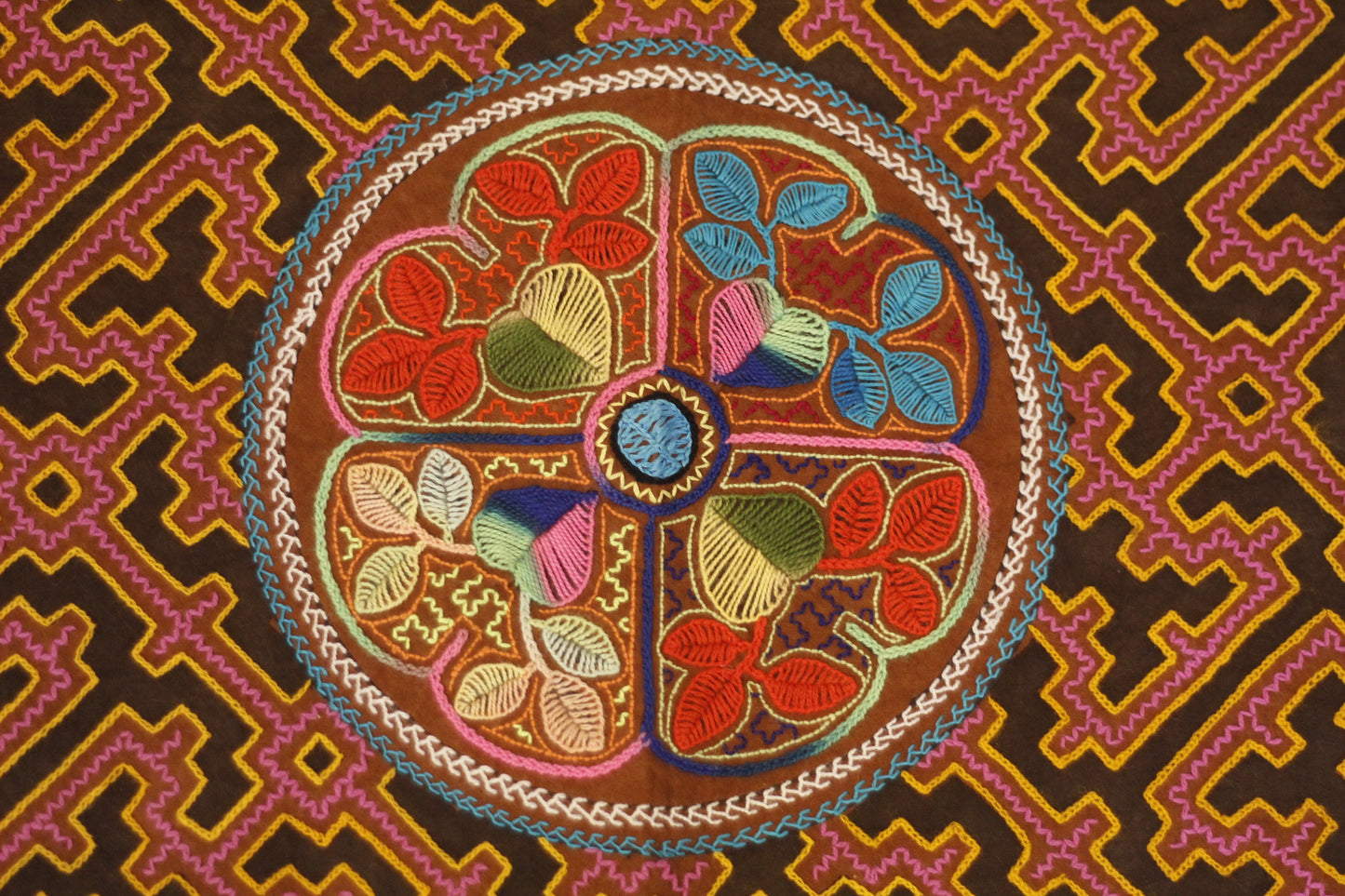 Shipibo altar cloth 36x50cm - heart of plants, ayahuasca flower