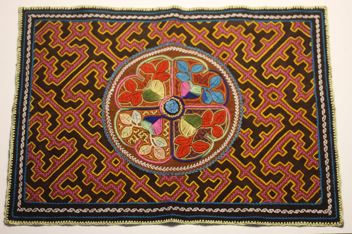 Shipibo altar cloth 36x50cm - heart of plants, ayahuasca flower