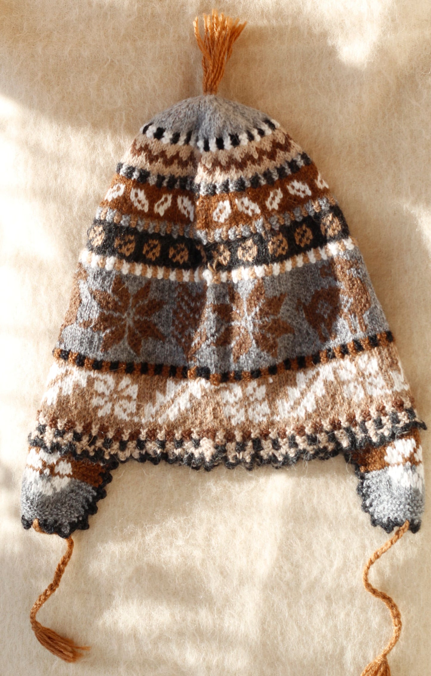 Alpaka Wollmütze mit Ohrenschutz "Chullo" - Handgewoben - Sacred Weavings