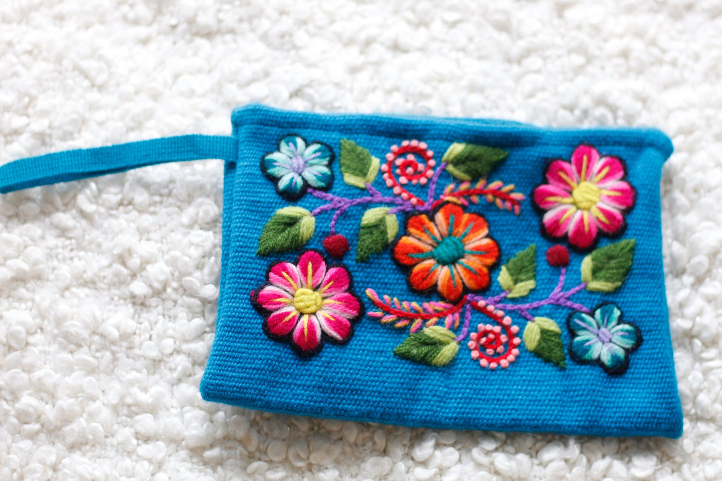 Bestickter Kulturbeutel - Bunte Blumen - Sacred Weavings