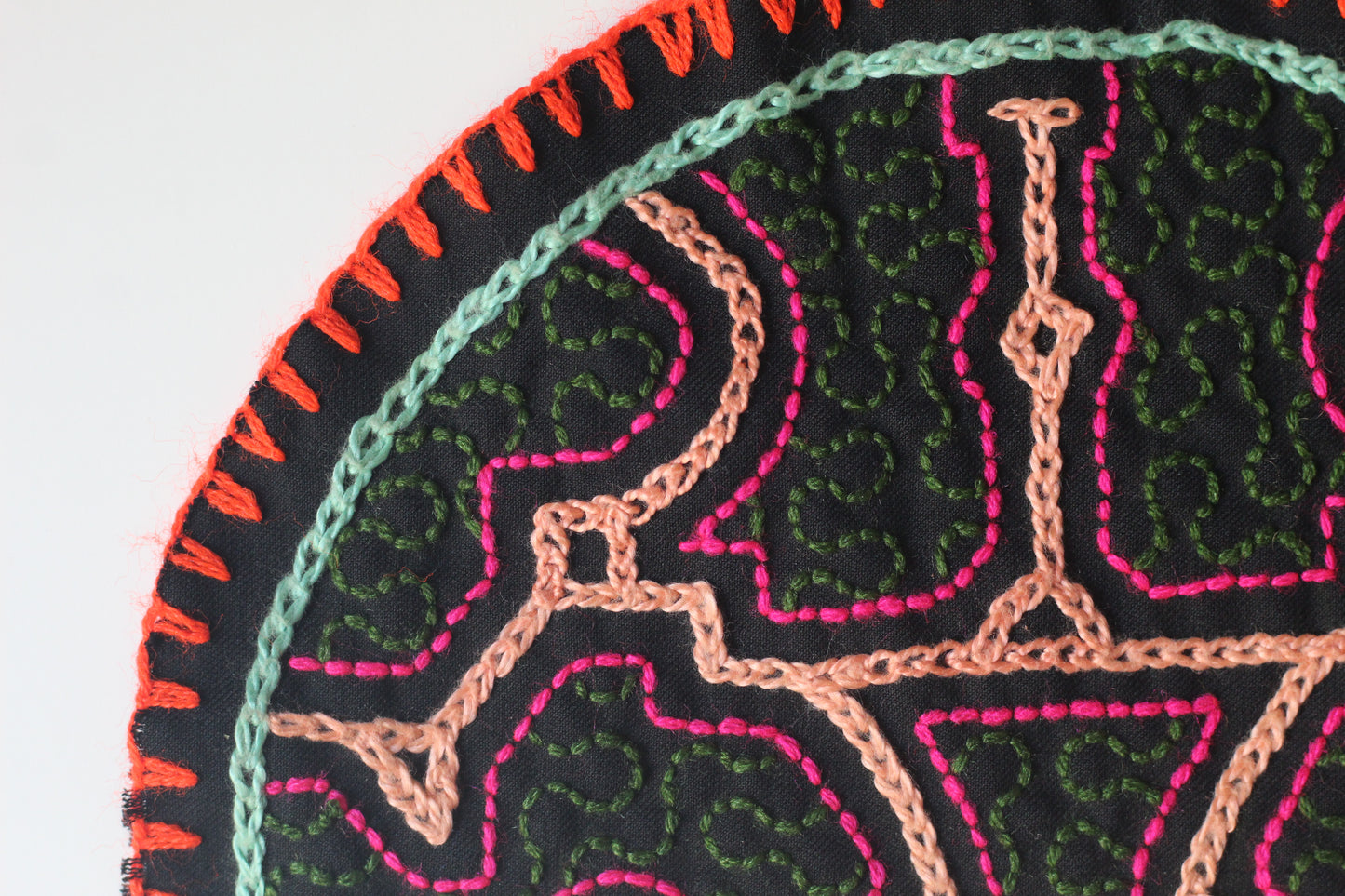 Shipibo Aufnäher - 20cm Diameter - Geschichte der Berge - Sacred Weavings 