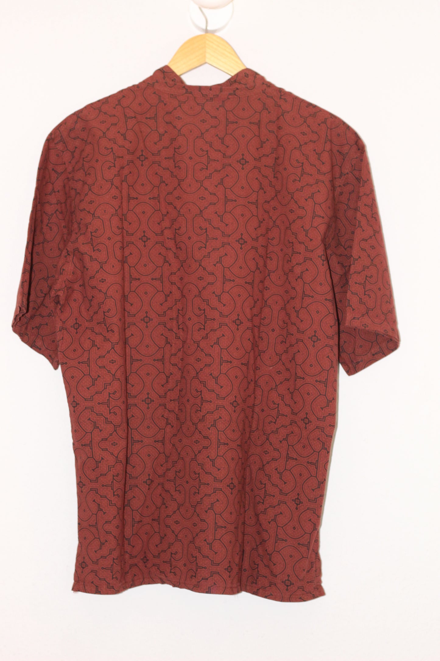 Shipibo Baumwollhemd in Rot  – Handgefertigtes Ethno-T-Shirt