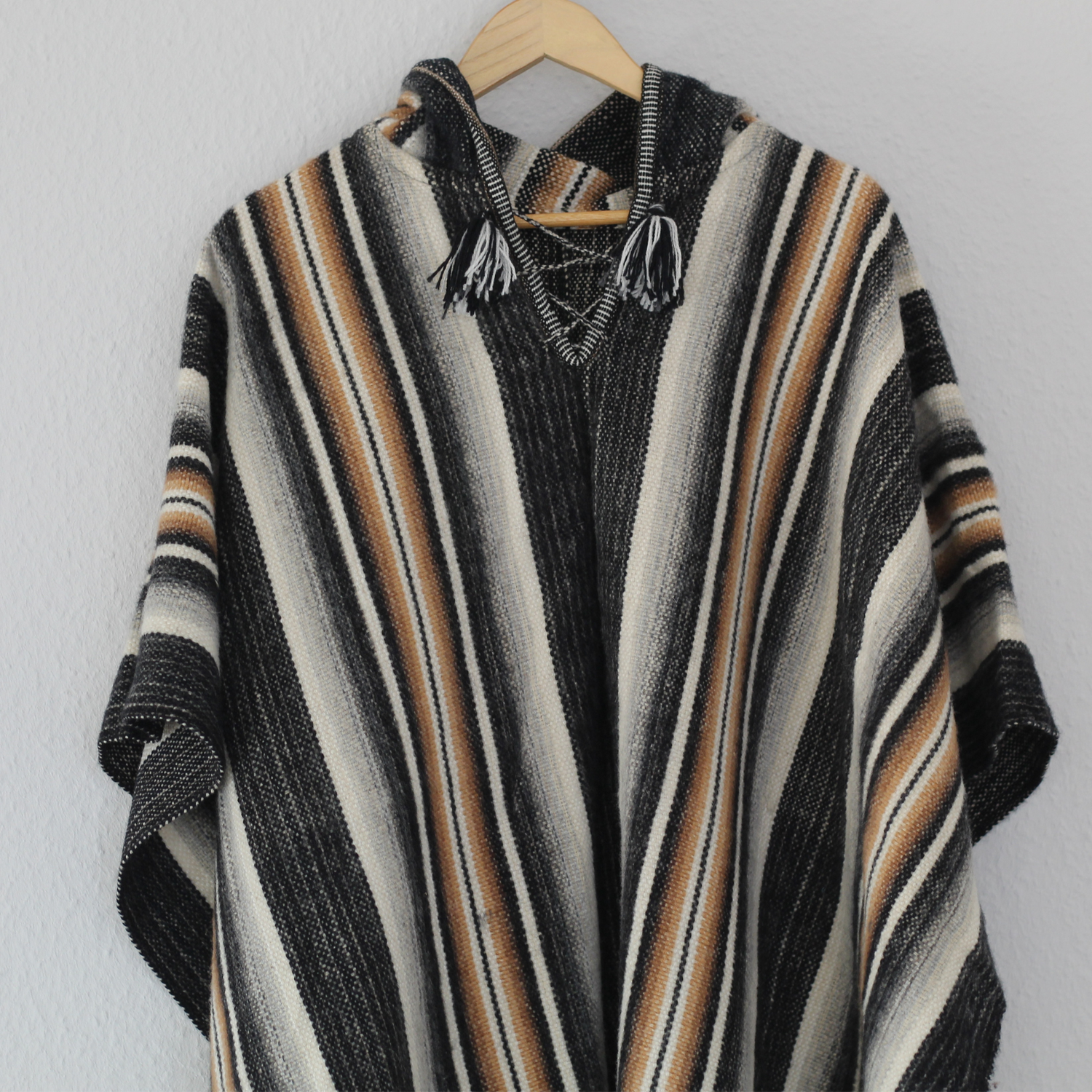 Handgewebter Alpaka-Wollponcho mit Kapuze - Sacred Weavings 