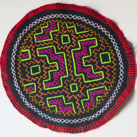Shipibo Aufnäher - 13cm Diameter - Mariposita - Sacred Weavings 