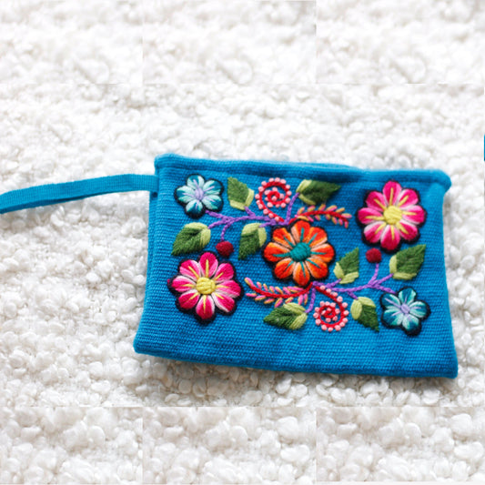 Bestickter Kulturbeutel - Bunte Blumen - Sacred Weavings 