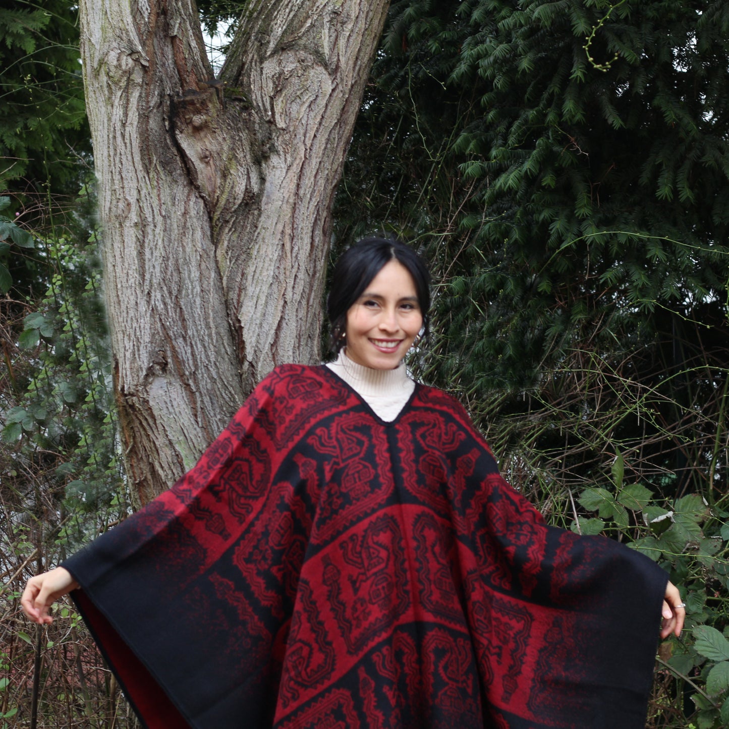 Zweiseitiges Baby Alpaka Poncho - Sacred Weavings 