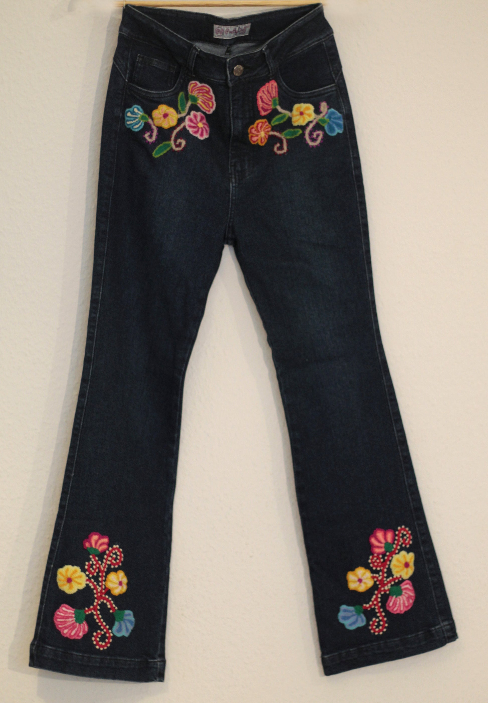 Handbestickte Jeans – Boho Schlaghose mit Blumenmuster, Retro High Waist Denim - Sacred Weavings 