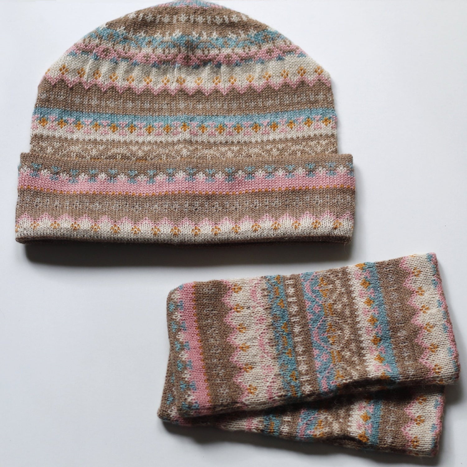 Alpaka Wollmütze & Pulswärmer Kombination - Stil: Frühlingsgefühle - Sacred Weavings 