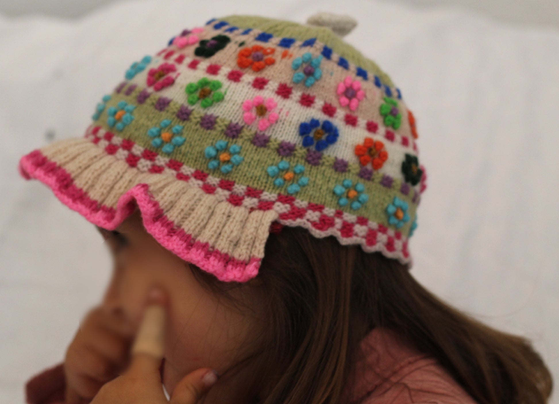Handgestrickte Kindermütze mit Blumen, traditionell peruanisch - Sacred Weavings 