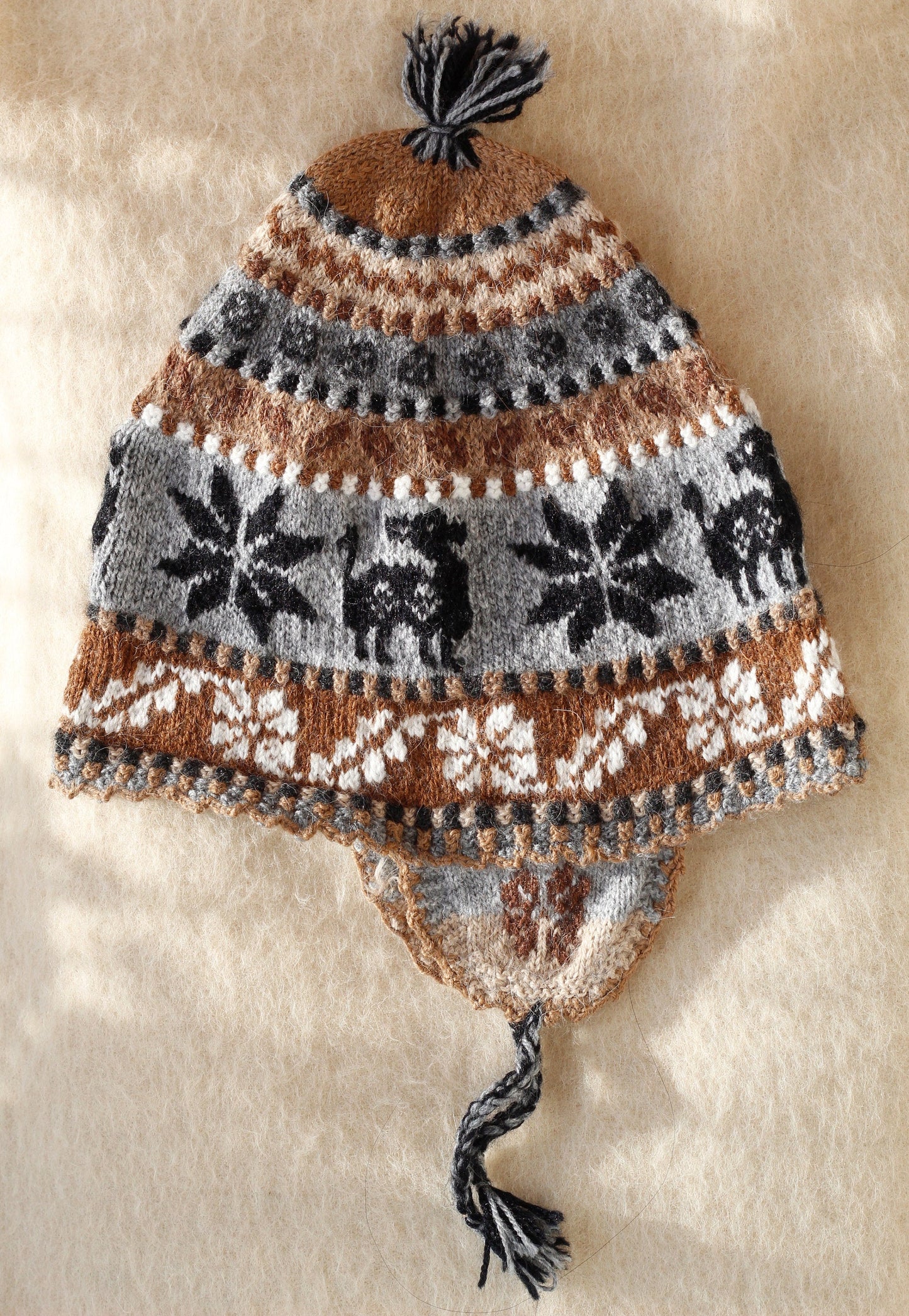 Alpaka Wollmütze mit Ohrenschutz "Chullo" - Handgewoben - Sacred Weavings 