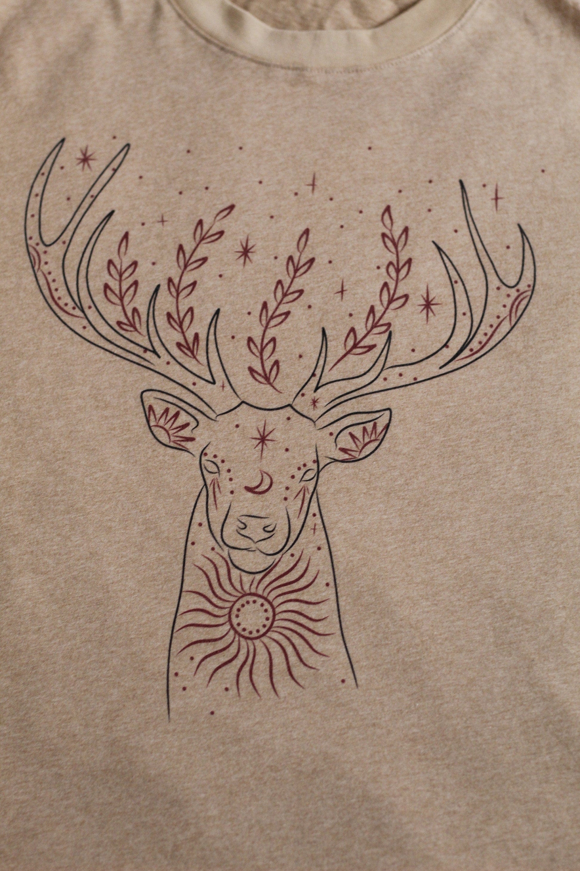 Bio Baumwoll-T-Shirt mit Hirsch Motiv - Naturbelassen - Puro Amor - Sacred Weavings 