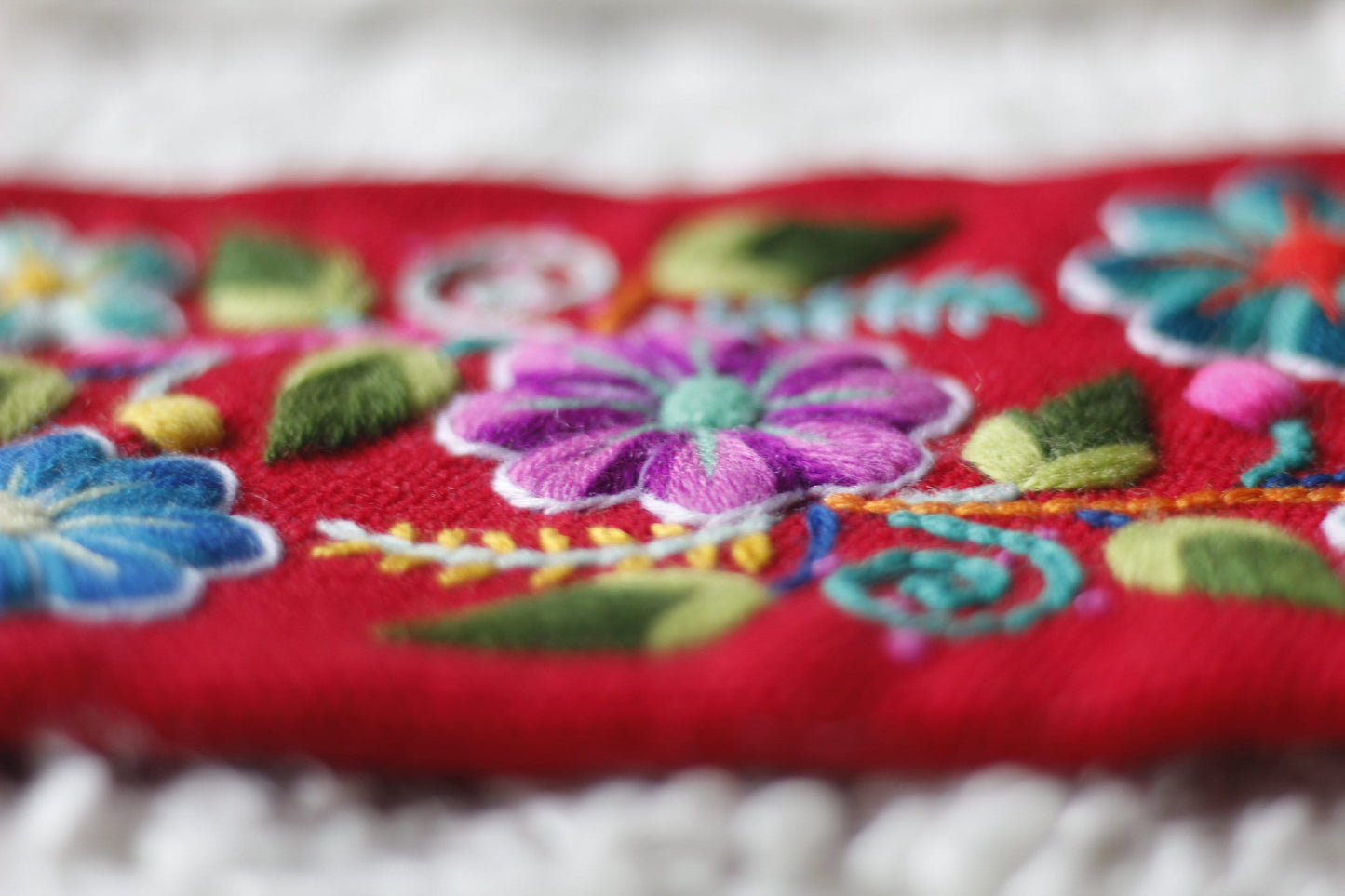 Bestickter Kulturbeutel - Bunte Blumen - Sacred Weavings 