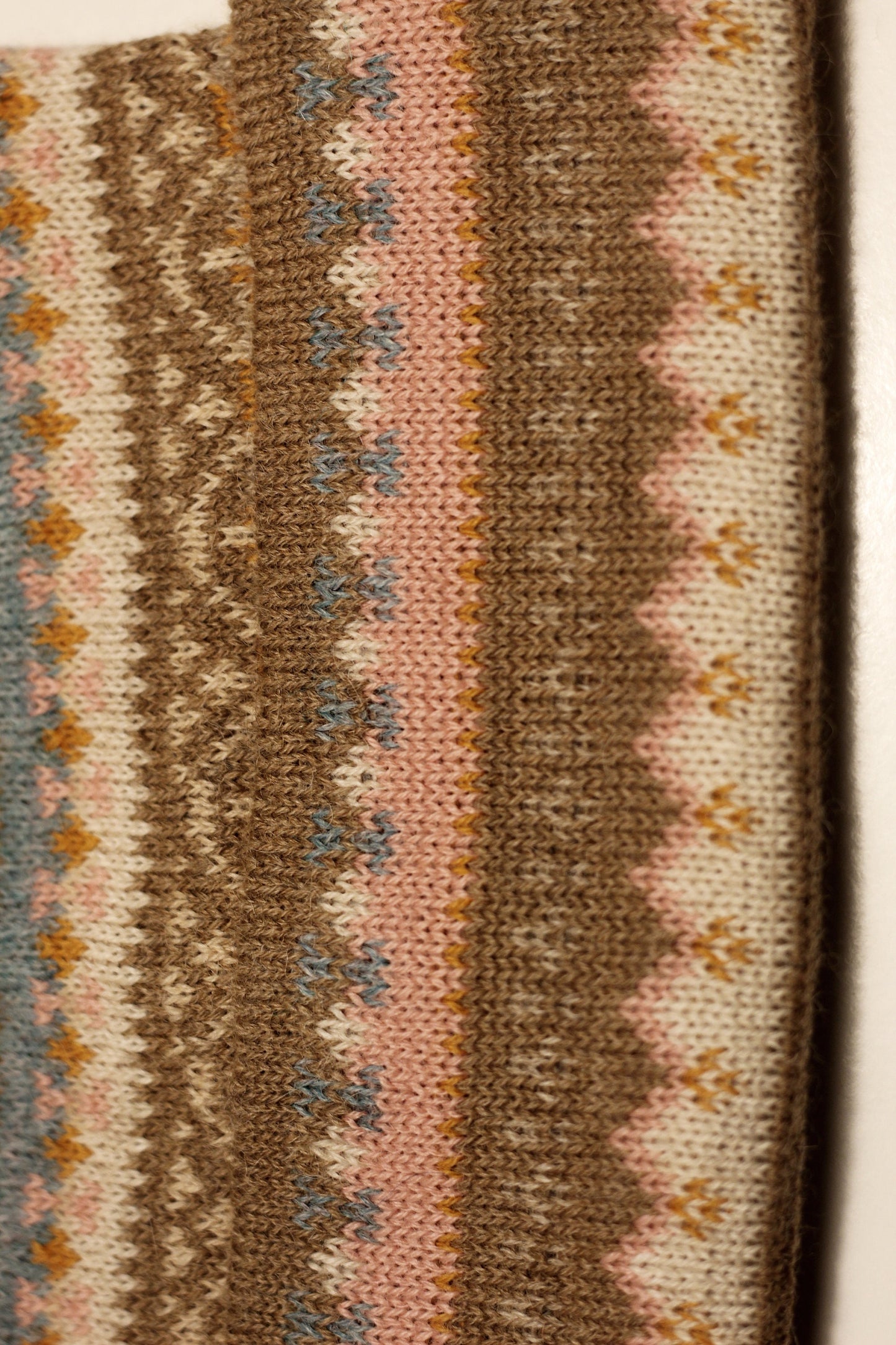 Alpaka Wollmütze & Pulswärmer Kombination - Stil: Frühlingsgefühle - Sacred Weavings 