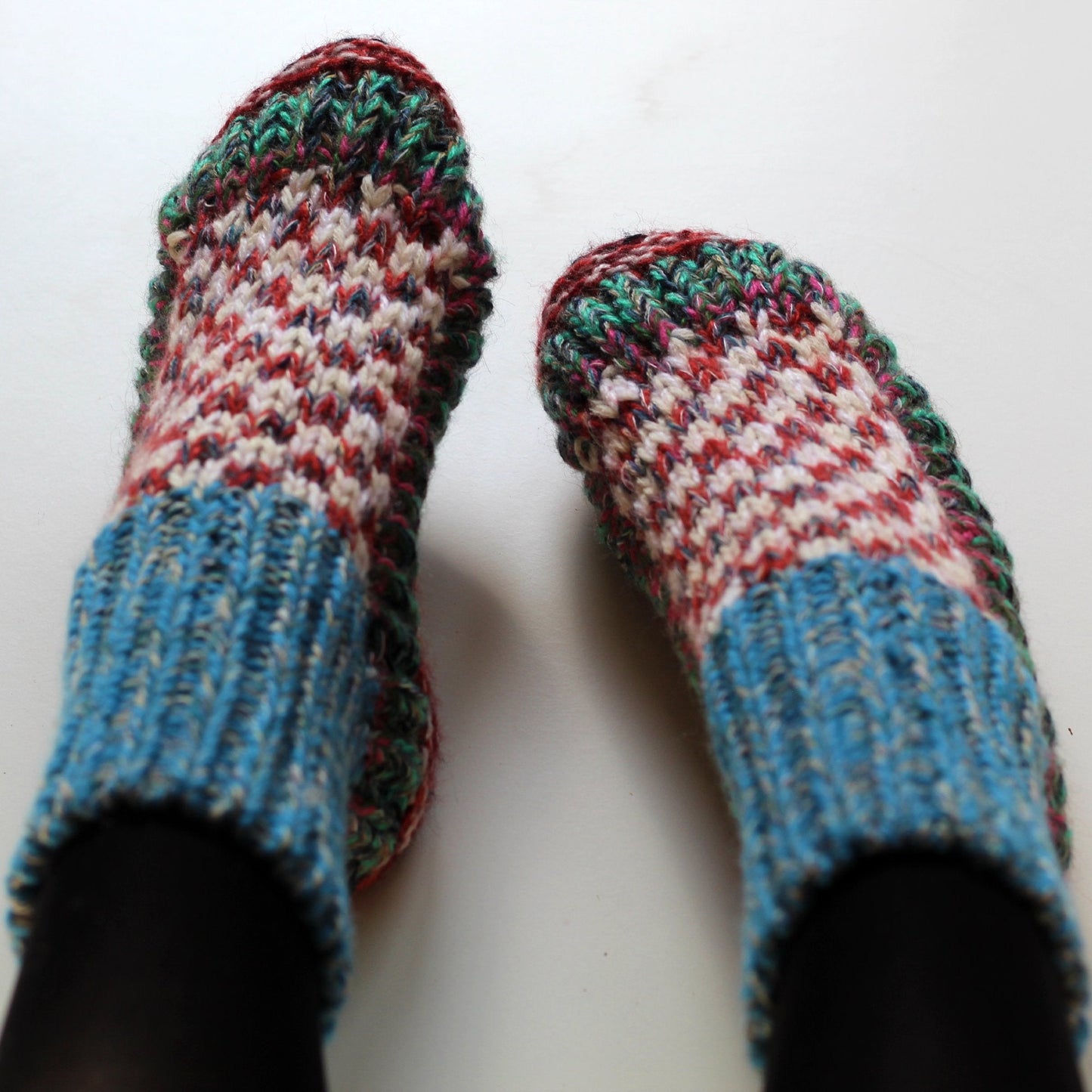 Bequeme Haussocken aus Wolle - Pantoffel - Peruanischer Stil - Sacred Weavings 