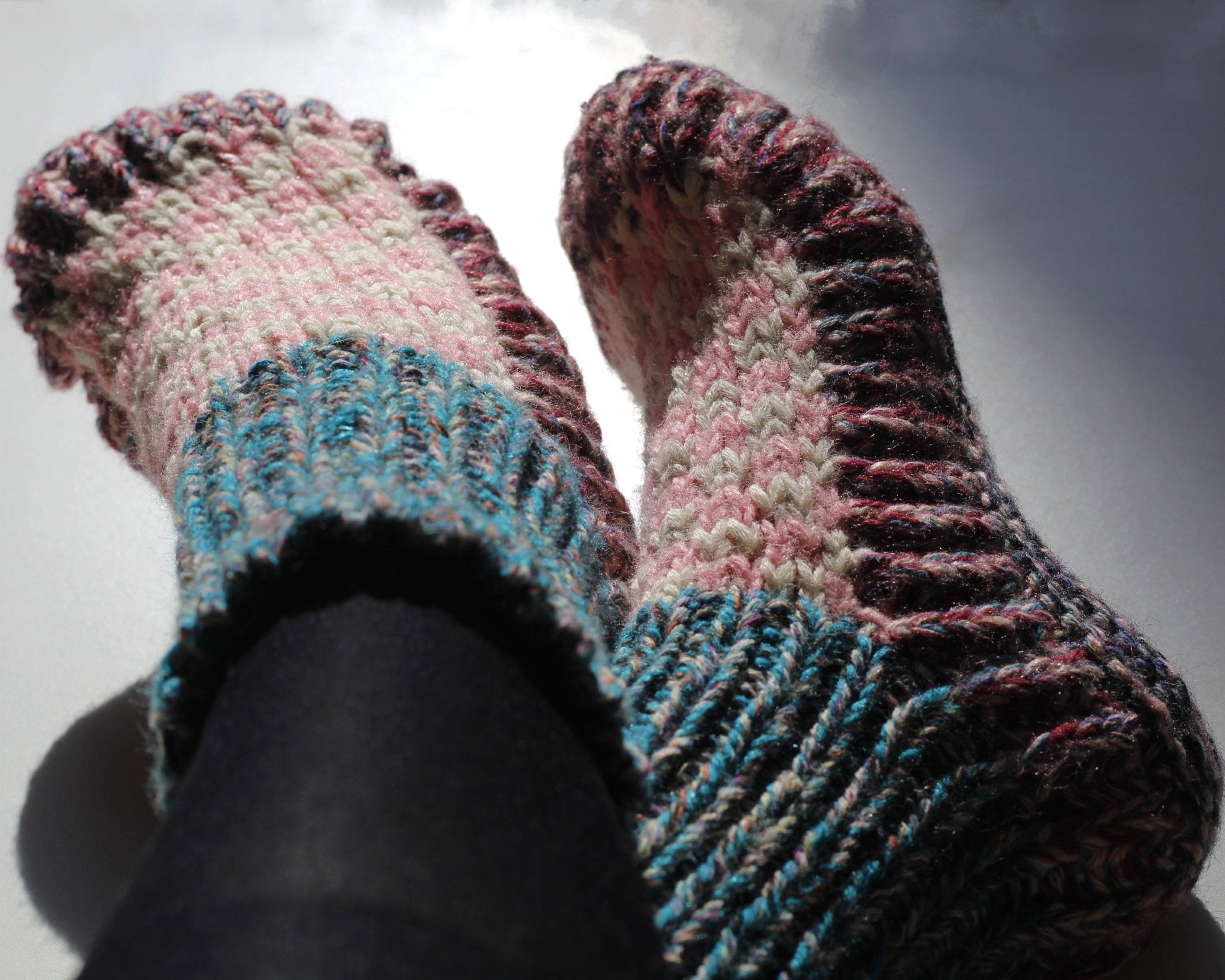 Bequeme Haussocken aus Wolle - Pantoffel - Peruanischer Stil - Sacred Weavings 